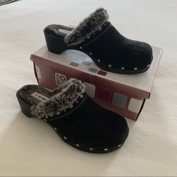 No Boundaries Cute Fuzzy Clogs! Black w/ Gray fur! 9 - Picture 13 of 13